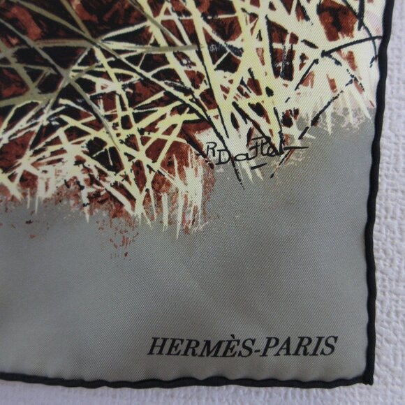 HERMES Bengal Tiger Scarf Muffler Multicolor Silk 88cm x 88cm - Picture 3 of 5